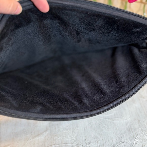 Unisex quilted reporter bag or tablet/reader bag. 10” x 14”. Black. Adjustable - Picture 5 of 6